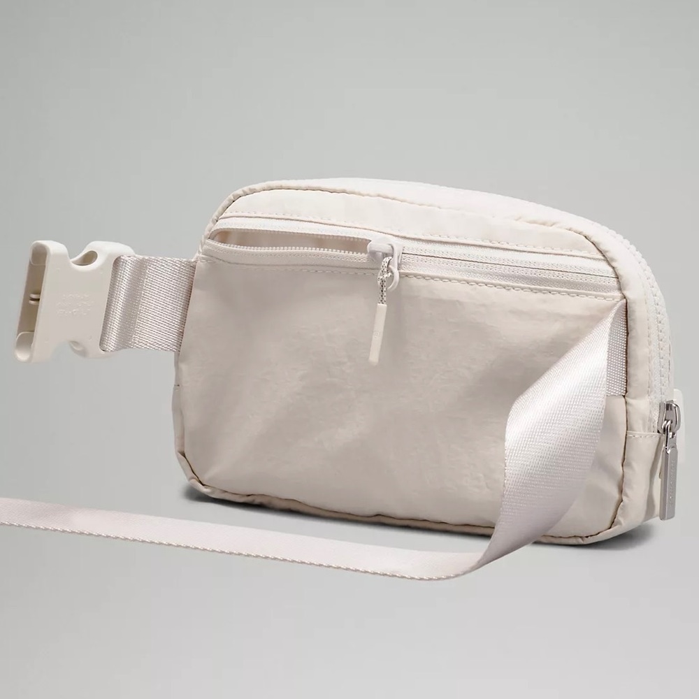 Everywhere Belt Bag in White Opal- Brand New - Picture 5 of 7